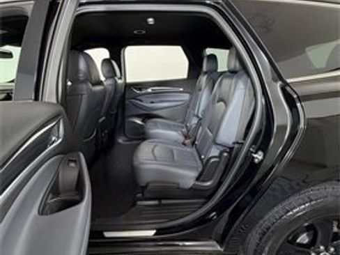 Used 2023 Buick Enclave Essence w/ Sport Touring Edition image 7