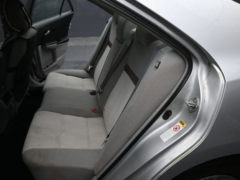 Used 2012 Toyota Camry LE image 10