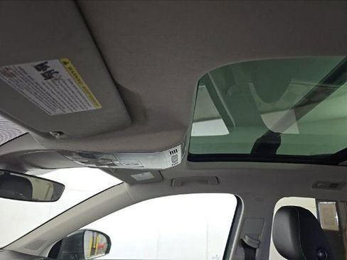 Used 2023 Volkswagen Taos SE w/ Panoramic Sunroof Package AWD/4WD image 9