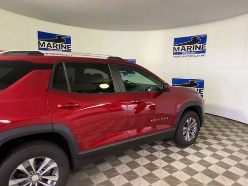 Used 2025 Chevrolet Equinox LT w/ Convenience Package II FWD image 2