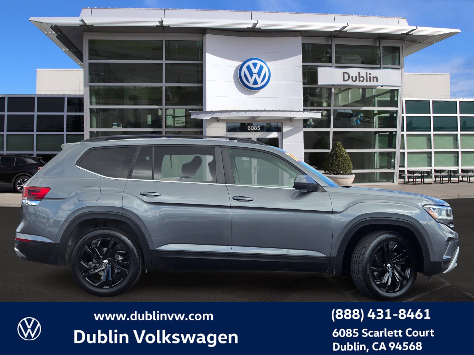 Used 2023 Volkswagen Atlas SE w/ Panoramic Sunroof Package FWD image 3