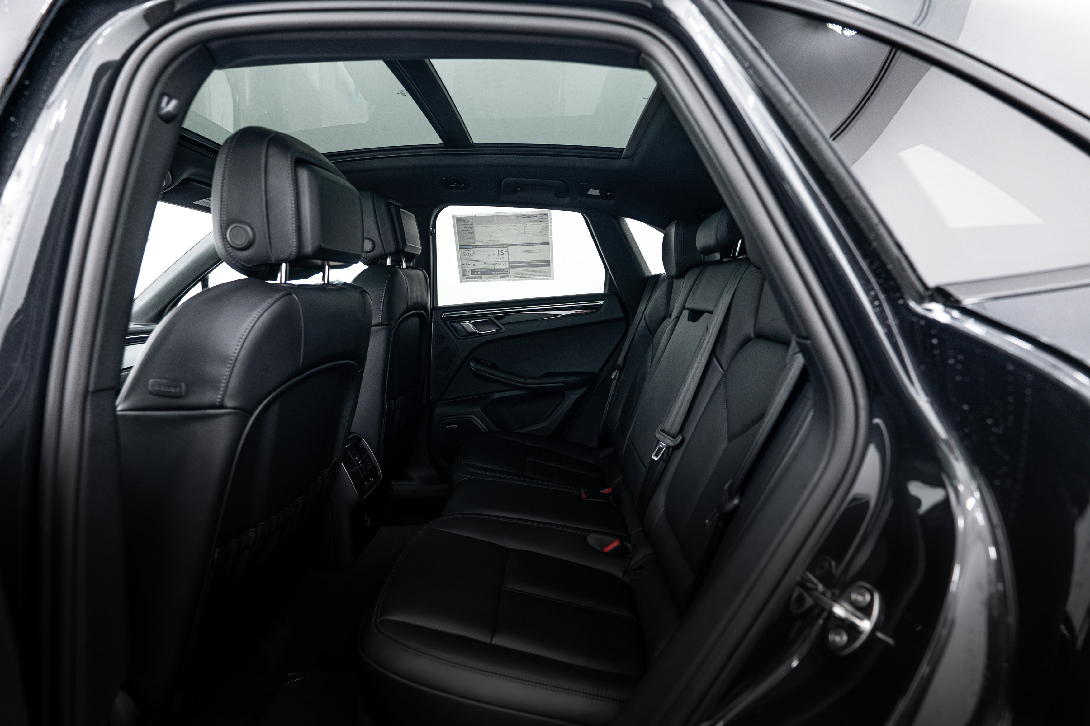 Certified 2026 Porsche Macan AWD/4WD image 22