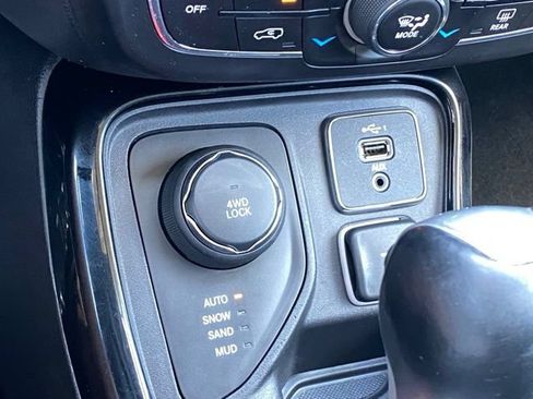 Used 2019 Jeep Compass Limited AWD/4WD image 18