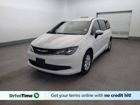 Used 2021 Chrysler Voyager LX FWD image 1