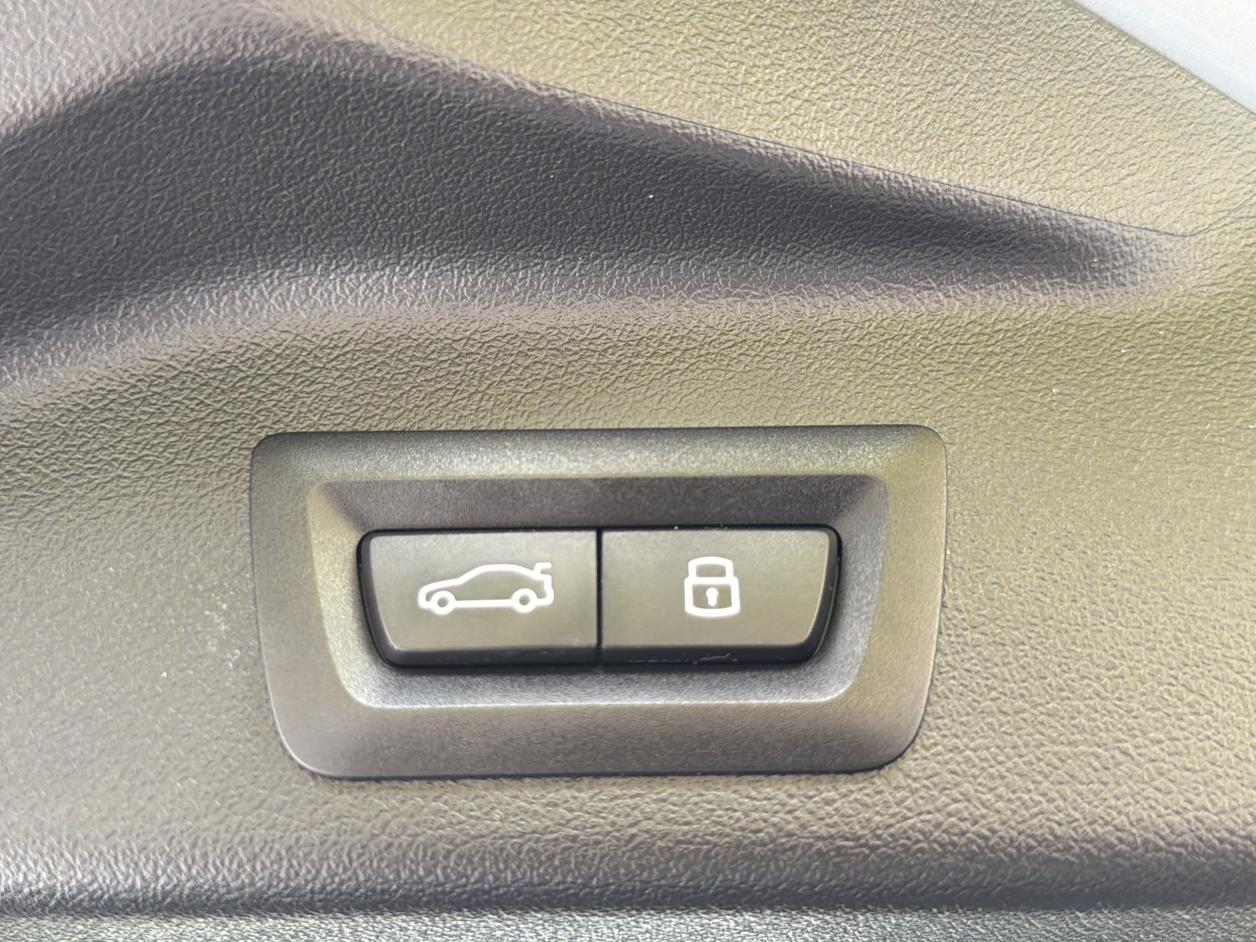 Used 2025 BMW X5 sDrive40i w/ M Sport Package RWD image 52