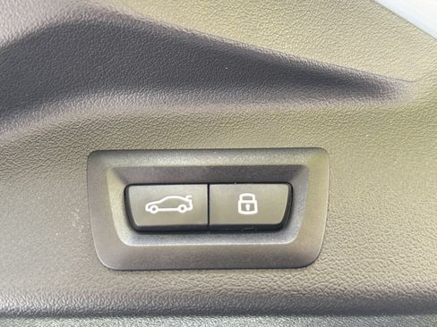 Used 2025 BMW X5 sDrive40i w/ M Sport Package RWD image 52