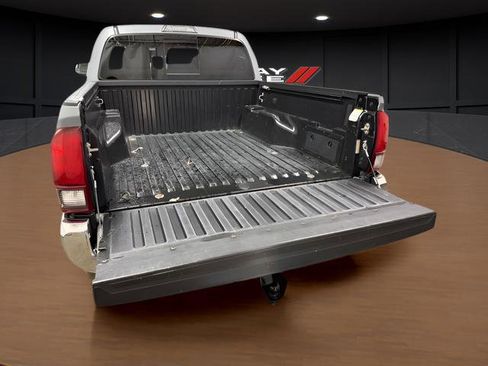 Used 2021 Toyota Tacoma SR5 RWD image 7