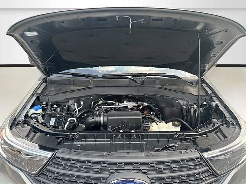 Used 2023 Ford Explorer XLT w/ Equipment Group 202A AWD/4WD image 33