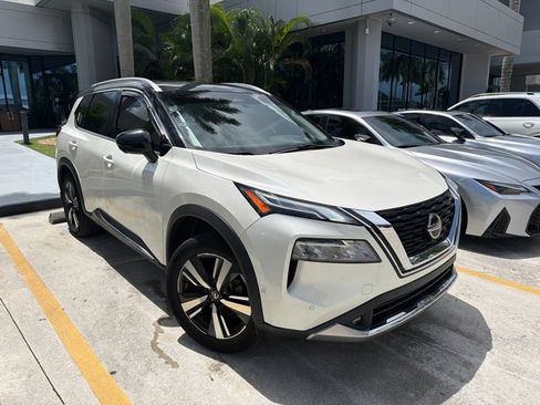 Used 2021 Nissan Rogue Platinum FWD image 1