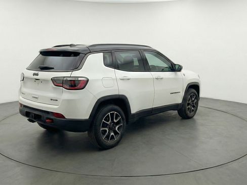 Used 2025 Jeep Compass Trailhawk w/ Trailer Tow Group AWD/4WD image 9