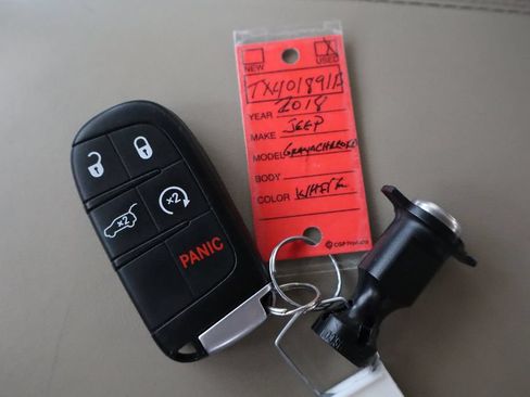 Used 2018 Jeep Grand Cherokee Overland AWD/4WD image 46