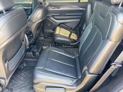 Used 2025 Jeep Grand Cherokee L Limited w/ Black Appearance Package RWD image 13
