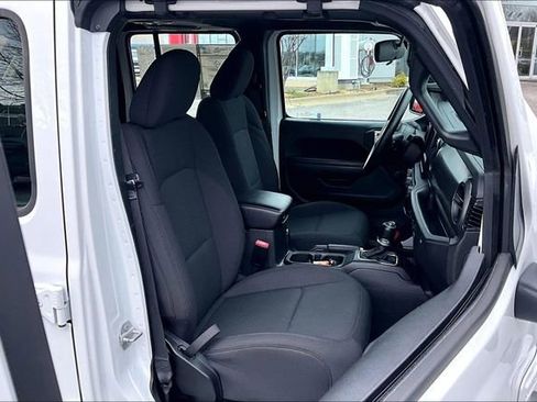 Used 2023 Jeep Wrangler Sport image 27
