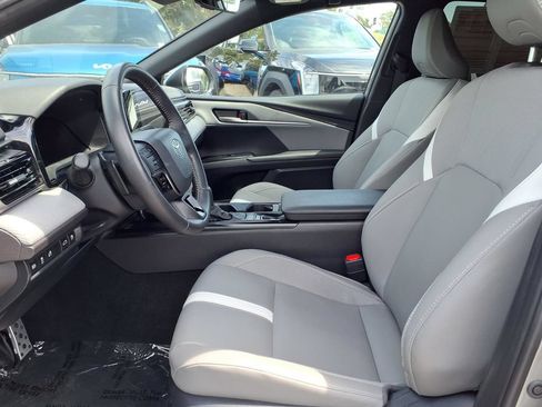 Used 2025 Toyota Camry SE w/ Convenience Package FWD image 6