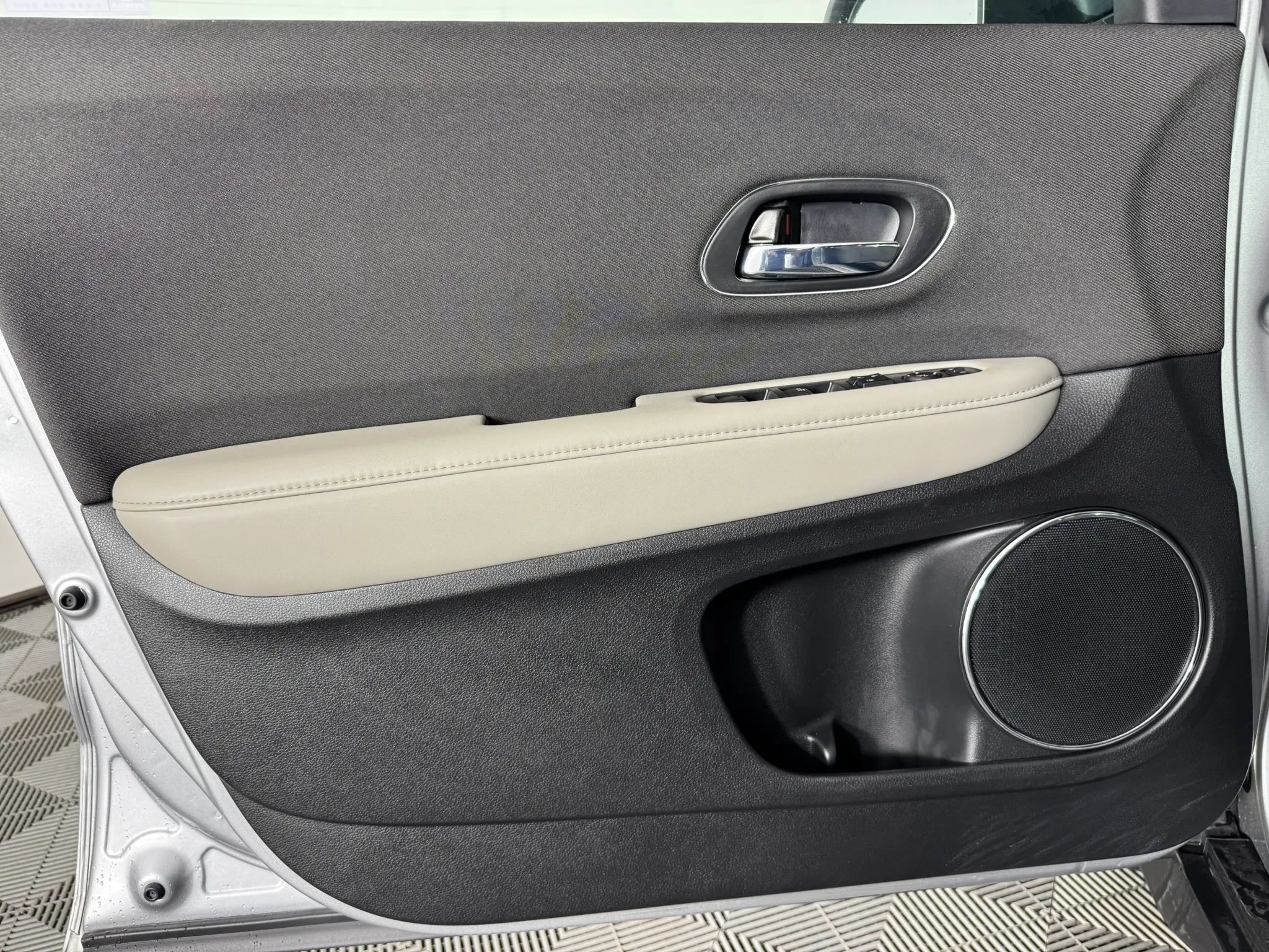 Used 2022 Honda HR-V EX image 37