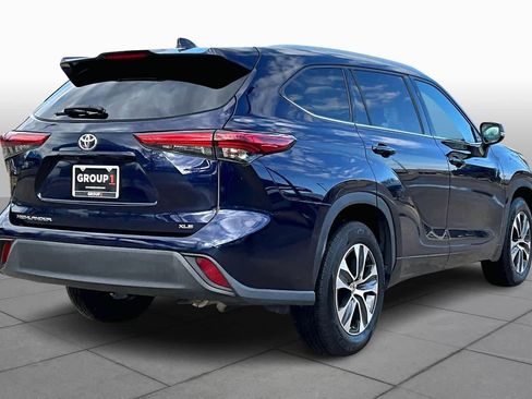 Used 2022 Toyota Highlander XLE image 12
