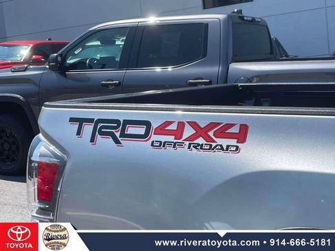 Used 2022 Toyota Tacoma TRD Off-Road w/ Technology Package AWD/4WD image 11