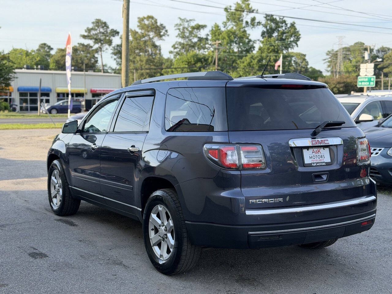 Used 2014 GMC Acadia SLE FWD image 4