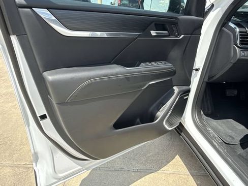 Certified 2025 GMC Acadia Elevation AWD/4WD image 23