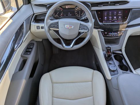 Used 2023 Cadillac XT6 Premium Luxury image 4
