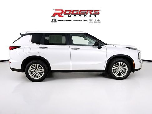 Used 2024 Mitsubishi Outlander ES image 9
