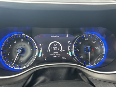 Used 2020 Chrysler Pacifica Touring-L w/ Advanced Safetytec Group image 20