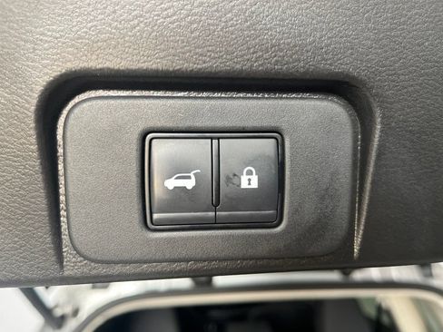 Used 2024 Nissan Rogue SV AWD/4WD image 14