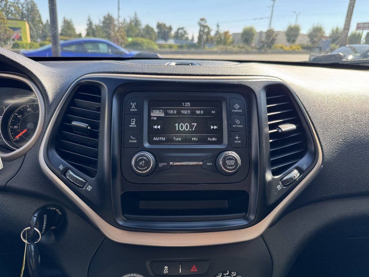 Used 2015 Jeep Cherokee Sport AWD/4WD image 34