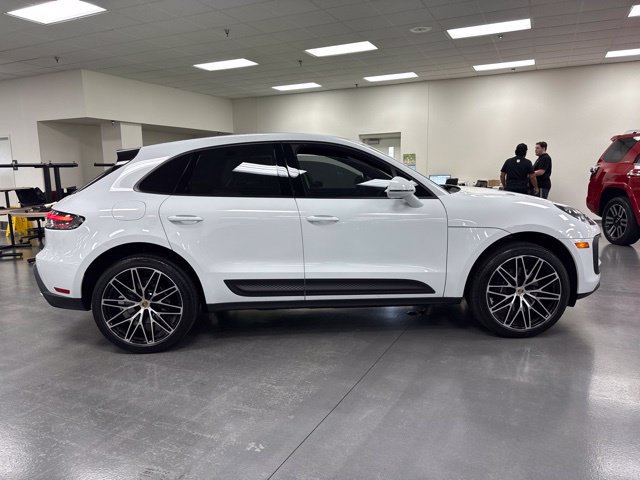 Used 2024 Porsche Macan AWD/4WD image 8