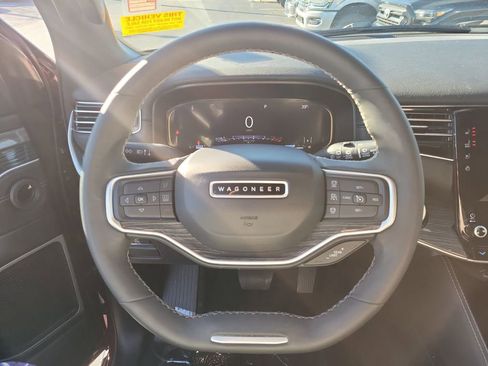 Used 2022 Jeep Wagoneer Series III image 25