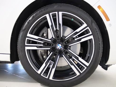 Used 2023 BMW 760i xDrive image 93