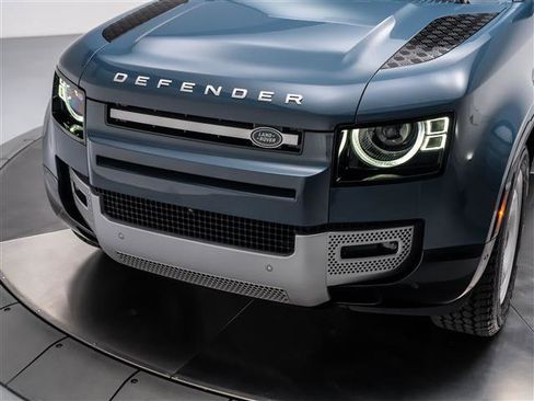 Used 2025 Land Rover Defender 110 S image 9