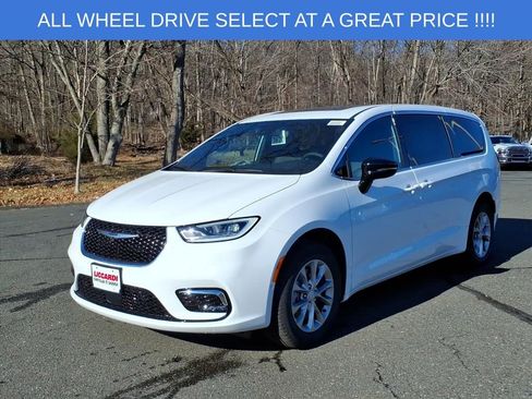 New 2026 Chrysler Pacifica Select image 3