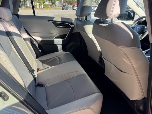 Used 2020 Toyota RAV4 XLE Premium image 13