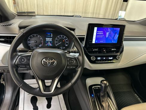 Used 2024 Toyota Corolla SE FWD image 3
