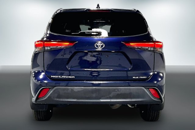 Used 2021 Toyota Highlander XLE AWD/4WD image 7