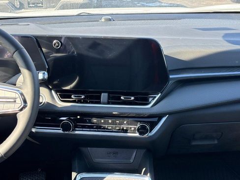 New 2026 Chevrolet Equinox LT w/ Convenience Package II image 8