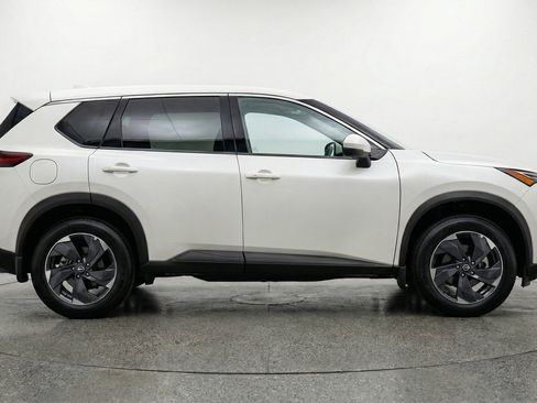 Used 2025 Nissan Rogue SV FWD image 11