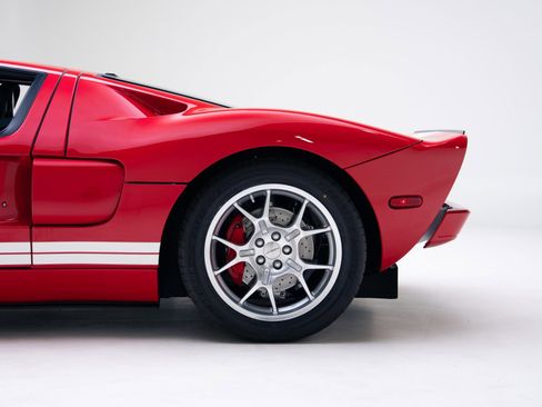 Used 2005 Ford GT image 16