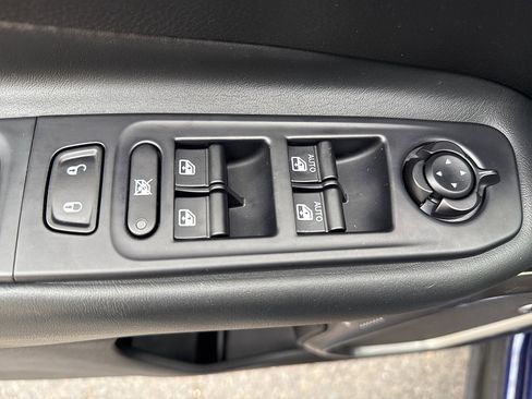 Used 2019 Jeep Renegade Limited w/ UConnect 8.4 Nav Group image 37