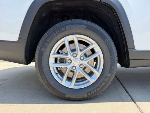 New 2026 Jeep Grand Cherokee L 4WD image 9