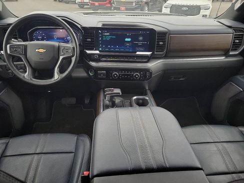 Used 2024 Chevrolet Silverado 1500 High Country AWD/4WD image 9