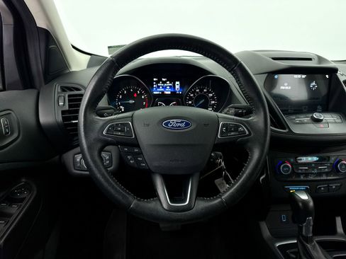 Used 2018 Ford Escape SE w/ SE Sport Appearance Package FWD image 3