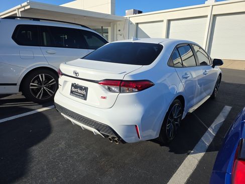 Used 2021 Toyota Corolla SE image 3