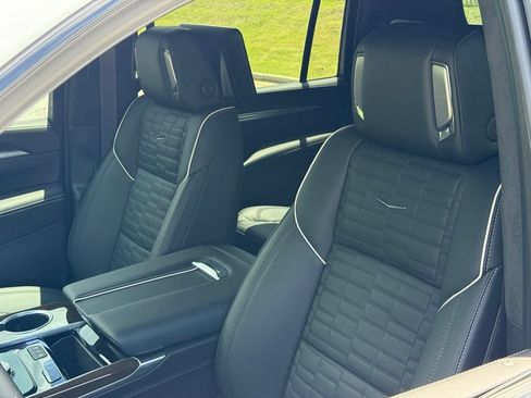 New 2026 Cadillac Escalade ESV Platinum Sport w/ LPO, ONYX Package AWD/4WD image 16