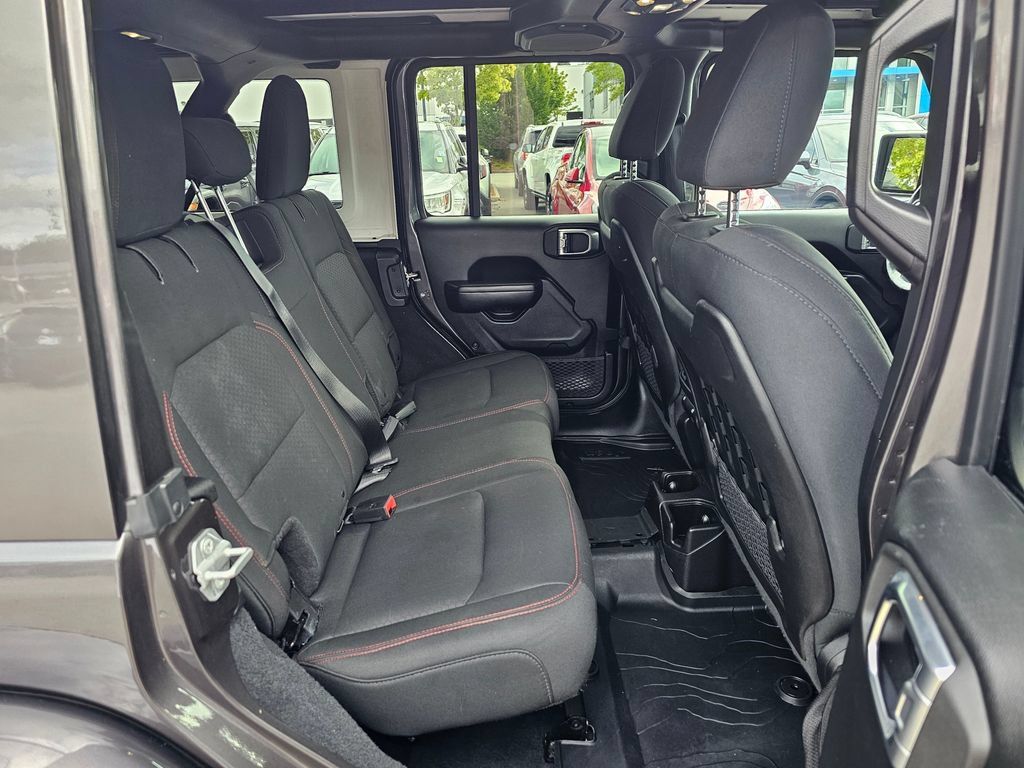 Used 2018 Jeep Wrangler Unlimited Rubicon AWD/4WD image 26