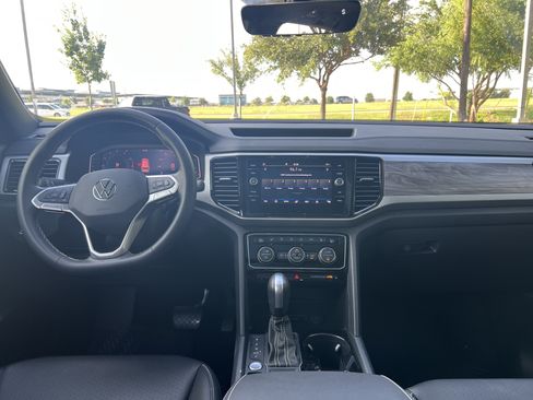 Used 2023 Volkswagen Atlas Cross Sport SE w/ Panoramic Sunroof Package FWD image 26