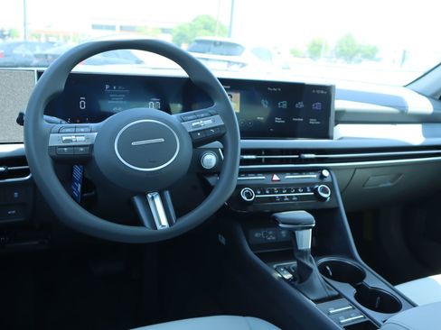 New 2026 Hyundai Sonata SE FWD image 2