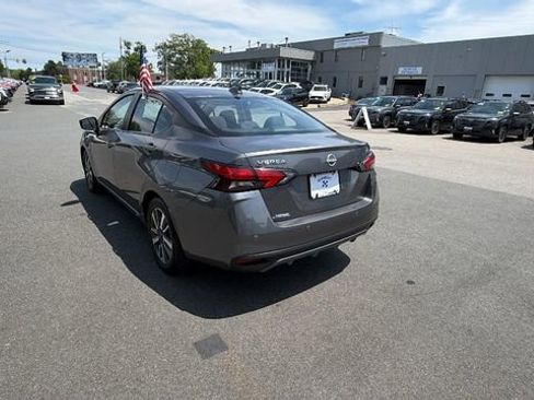 Used 2023 Nissan Versa SV FWD image 5