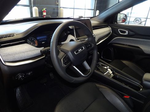 Used 2023 Jeep Compass Latitude w/ Sun and Sound Group AWD/4WD image 26